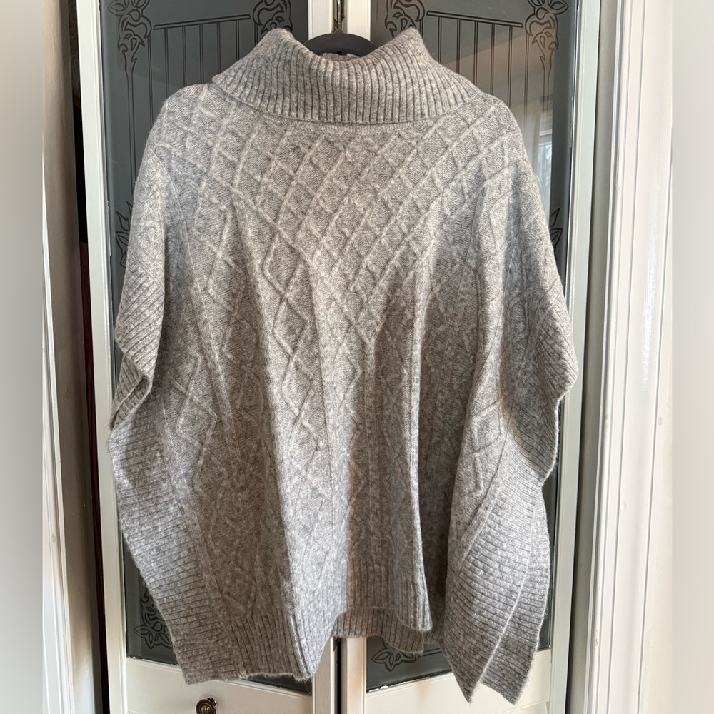 Mia & Tess Gray Knit Sweater Poncho